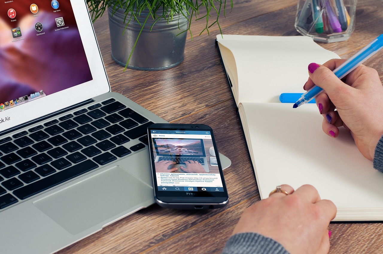 Office, notes, notepad — Easy Steps To Make Your Vi Postpaid Bill Payment Online