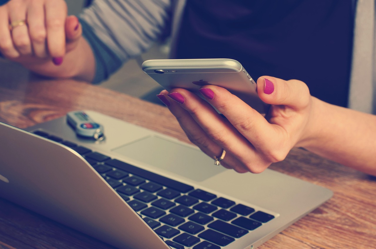 Office, business, accountant — Some essentiality to be a financial advisor